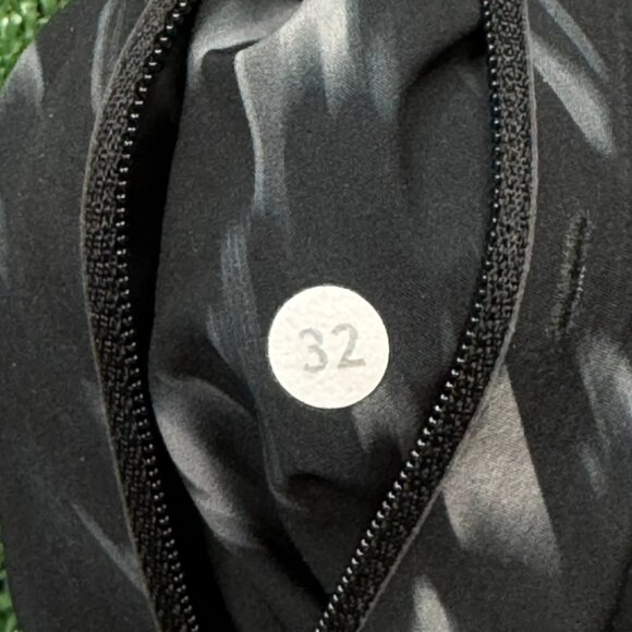 Lululemon Board Shorts Men's Size 32 Black Drawstring Swim Trunks Performance - Picture 6 of 8